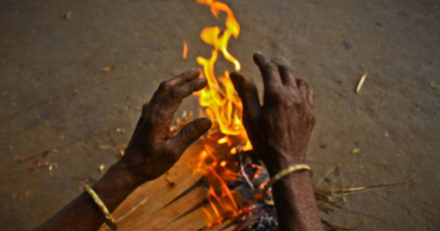 শীতে আগুন পোহাতে গিয়ে প্রাণ গেল বৃদ্ধার