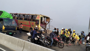 পদ্মা সেতুতে দুই বাসের মুখোমুখি সংঘর্ষ