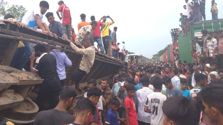 মালবাহী ট্রেনের গাফিলতির কারণেই দুর্ঘটনা ঘটেছে : স্টেশন মাস্টার