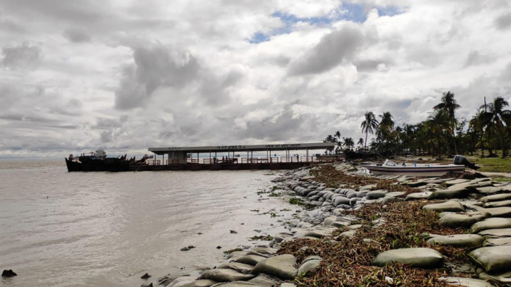 বৃষ্টি থেমে নোয়াখালীর আকাশে সূর্যের হাসি