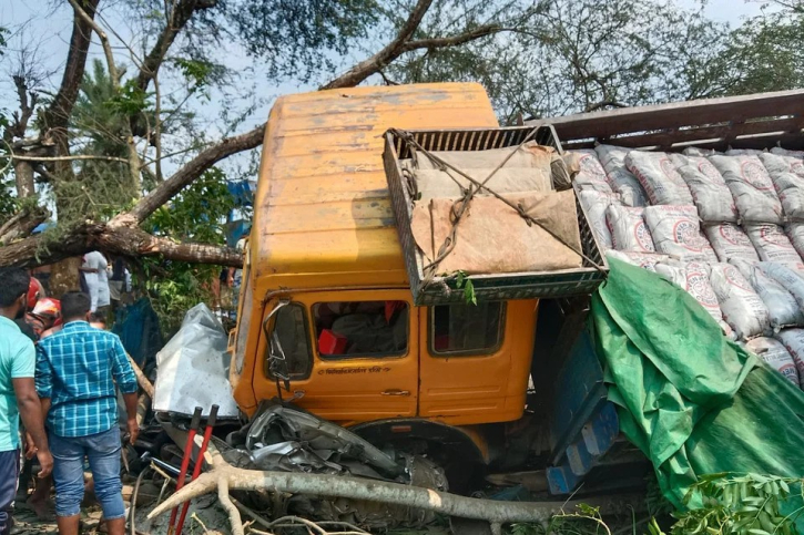 টোল প্লাজার গাড়িগুলোর ওপর আছড়ে পড়ল ট্রাক, নিহত ১৪