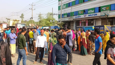 গাজীপুরে মহাসড়ক অবরোধ করে শ্রমিকদের বিক্ষোভ