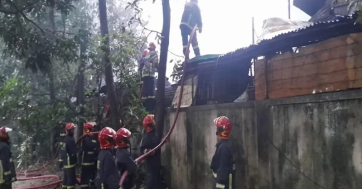 বনানী বস্তির আগুন পুরোপুরি নিয়ন্ত্রণে