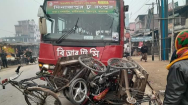 দিনাজপুরে বাস-ভ্যানের মুখোমুখি সংঘর্ষ, নিহত ৪