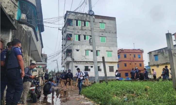 নারায়ণগঞ্জে জঙ্গি আস্তানা সন্দেহে বাড়ি ঘেরাও