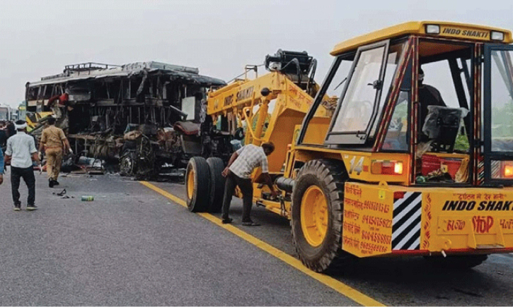 ভারতের উত্তরপ্রদেশে বাস-ট্যাঙ্কার সংঘর্ষে নিহত ১৮