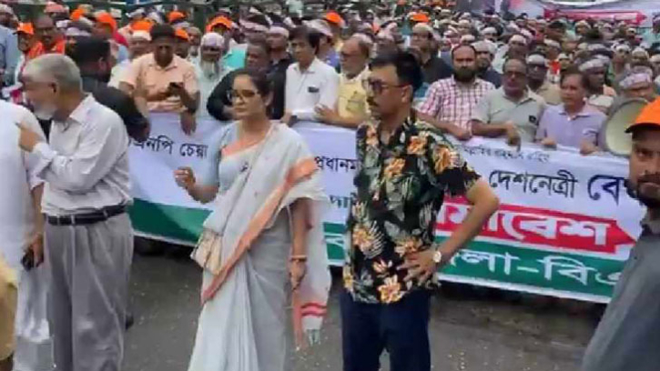 বৃষ্টি উপেক্ষা করে নয়াপল্টনে জড়ো হচ্ছেন বিএনপি নেতাকর্মীরা