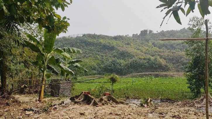 গুলি-মর্টার শেলের আওয়াজে ঘুম ভাঙল টেকনাফ সীমান্তের মানুষের