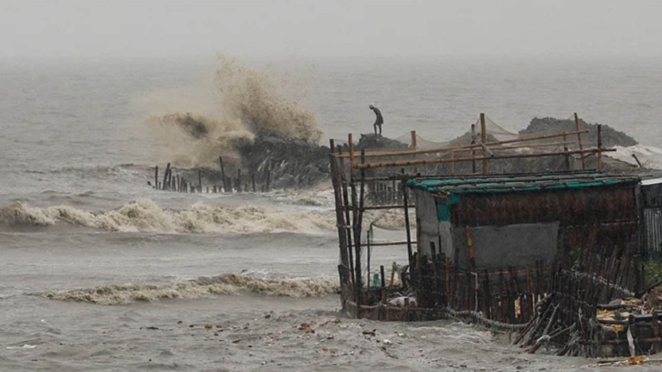 ভোলায় রিমালের তাণ্ডবে লণ্ডভণ্ড ঘরবাড়ি, নিহত ৩