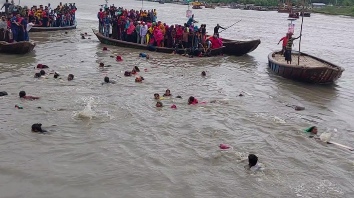 ৬০ জন যাত্রী নিয়ে মোংলায় নৌকাডুবি