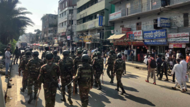 সেনাবাহিনী যেতেই পালালেন রিকশাচালকরা, ধাওয়া দিলেন পথচারীরাও