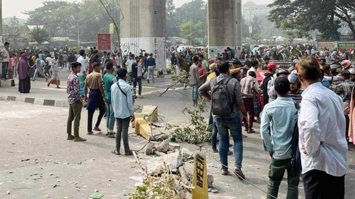 ফের আগারগাঁওয়ে ব্যাটারিচালিত রিকশাচালকদের সড়ক অবরোধ