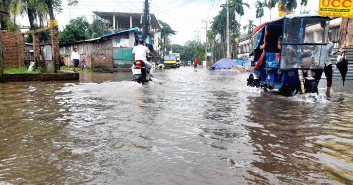 টানা বৃষ্টিতে ফের ডুবছে নোয়াখালী, পানিবন্দি ১২ লাখ মানুষ