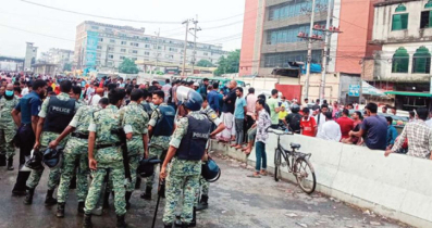 গাজীপুরে মহাসড়কে শ্রমিকদের বিক্ষোভ, তীব্র যানজট