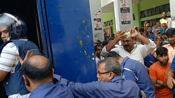 ঠাকুরগাঁও আদালতে সাবেক এমপি সুজনের ওপর ডিম নিক্ষেপ