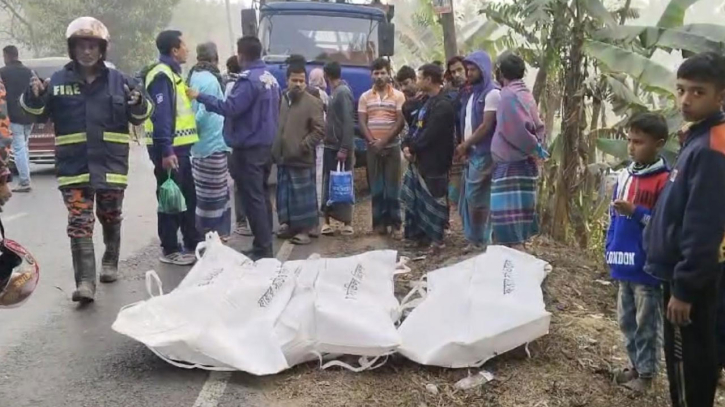 গাজীপুরে নিয়ন্ত্রণ হারিয়ে খালে পিকআপ, নিহত ৩